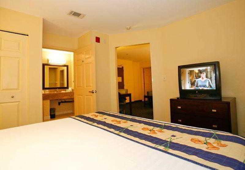 Best Western Hesperia-Victorville Suites Room photo
